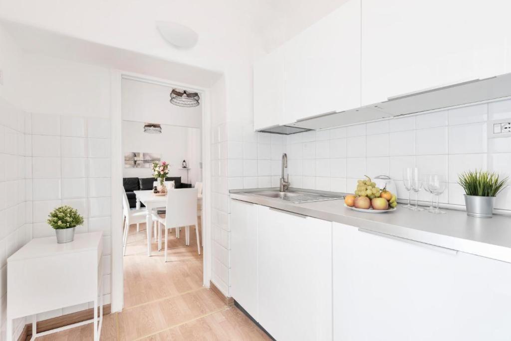 Apartment By The Colosseum - White Chic Flats Roma Dış mekan fotoğraf