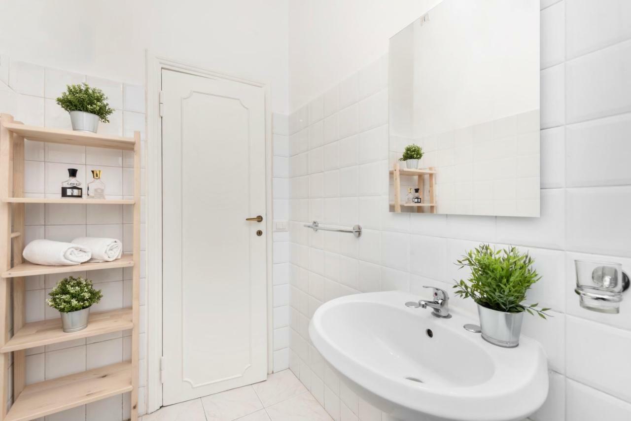 Apartment By The Colosseum - White Chic Flats Roma Dış mekan fotoğraf
